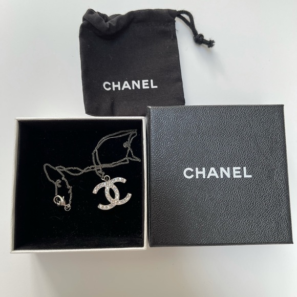 Chanel Necklace - Picture 2 of 7